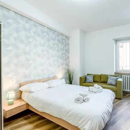 Comfort & Design Minutes Away From The Centre Apartment *