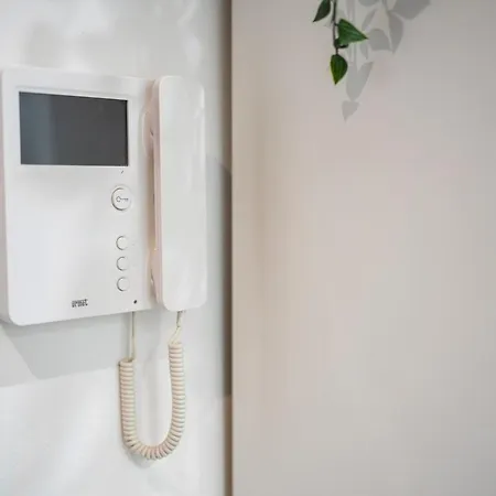 Comfort & Design Minutes Away From The Centre Apartment *